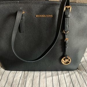 MICHAEL KORS Jet Set Saffiano Leather Top ZIP Tote